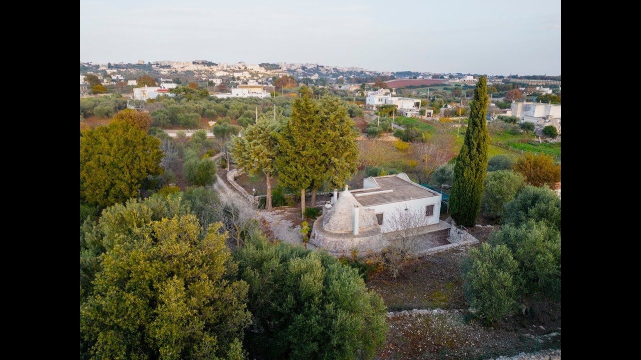 Villa con trullo sito in Contrada Barbagiulo 141/A - Cisternino (BR)