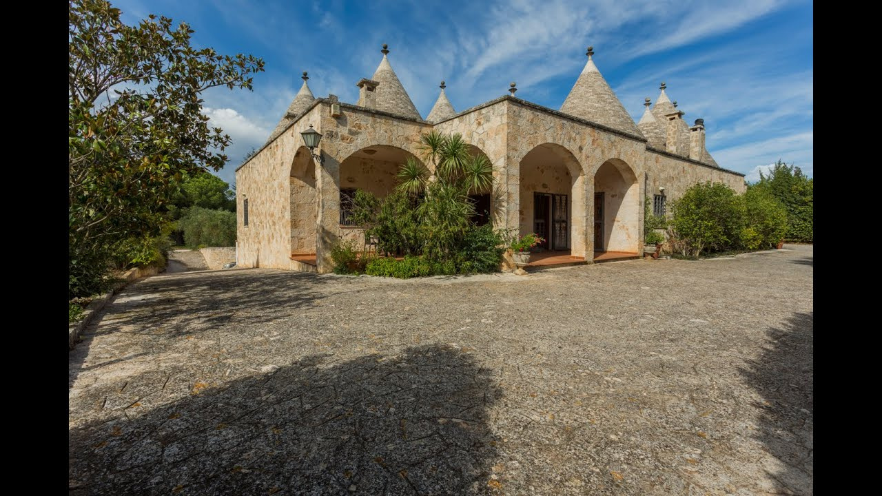 Villa con trullo sito in Contrada Barbagiulio 141/A - Cisternino (BR)